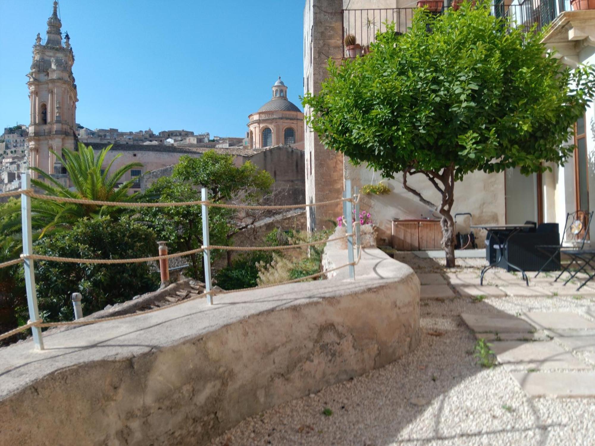 Bed and Breakfast Casa Sipione Papa Модика Экстерьер фото